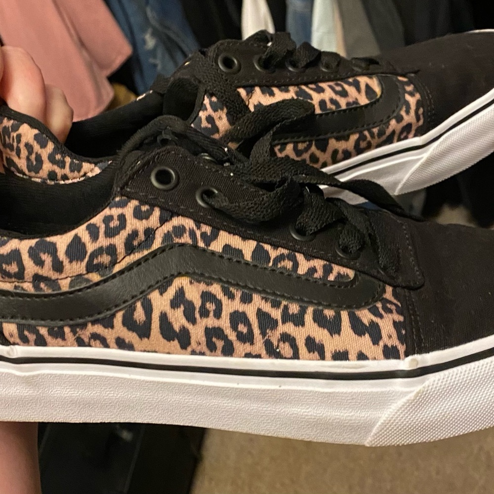 Women’s size 8 van shoes
